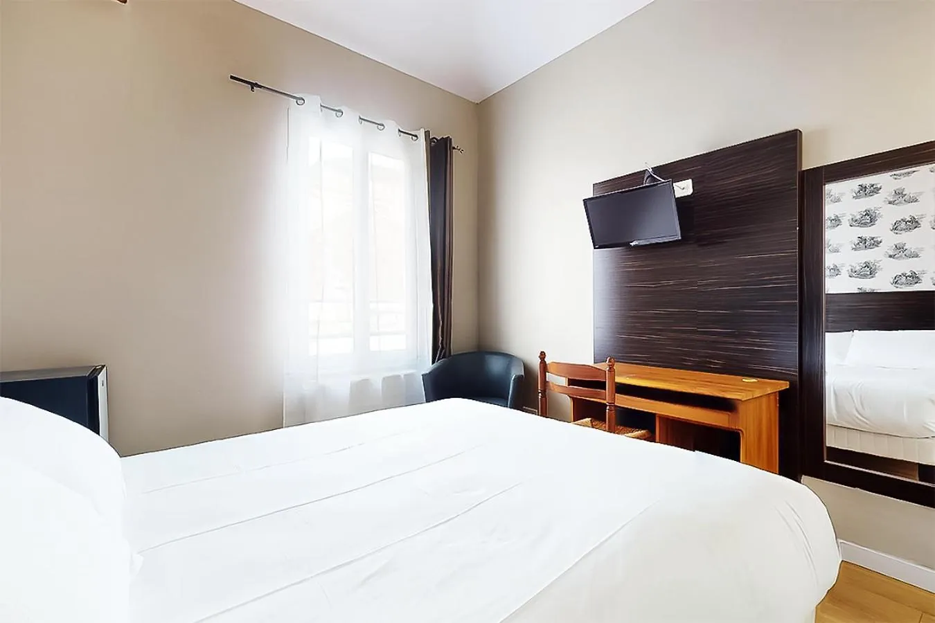 Hotel De Menilmontant Paris France