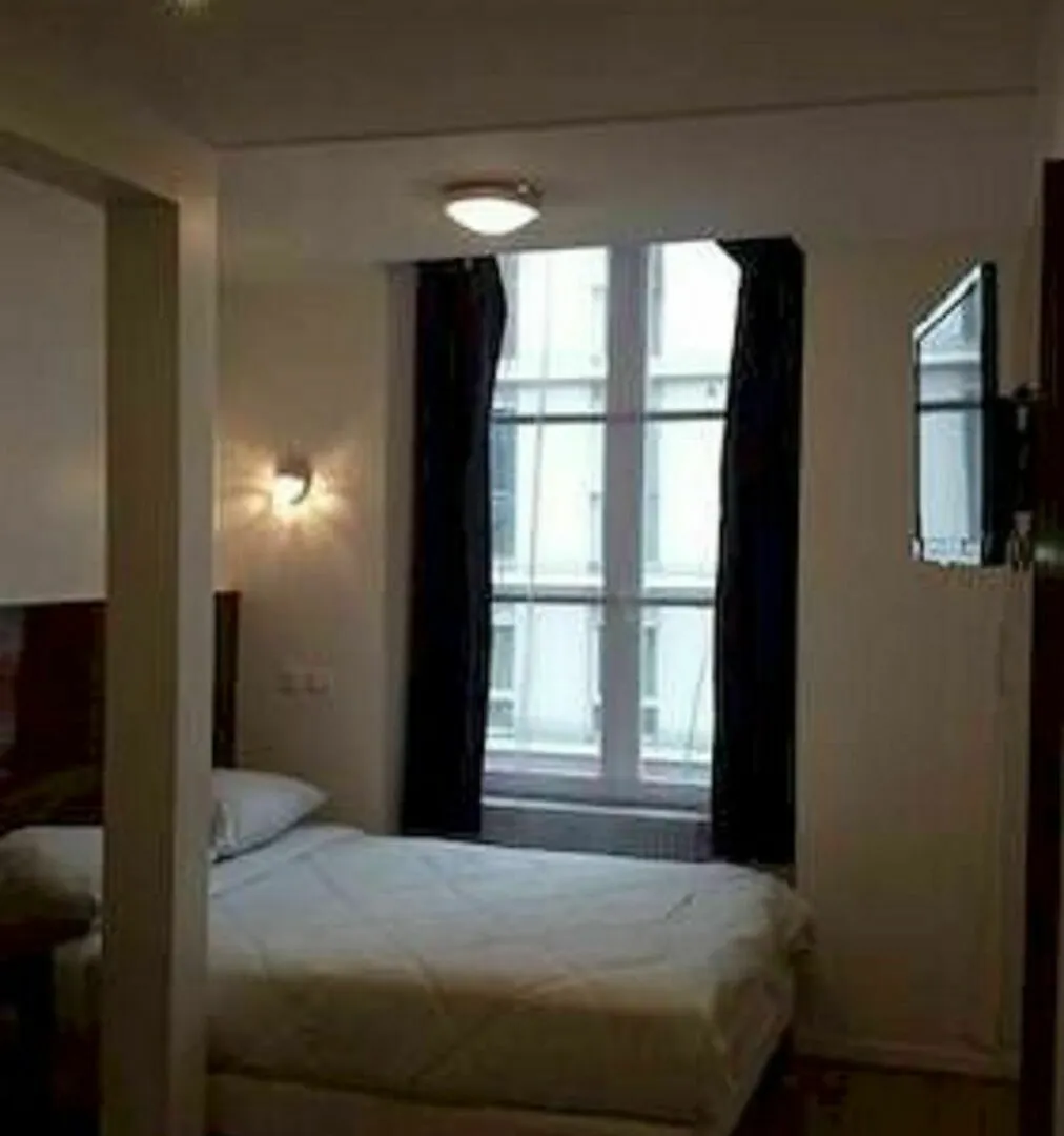 Hotel De Menilmontant Paris 3*,